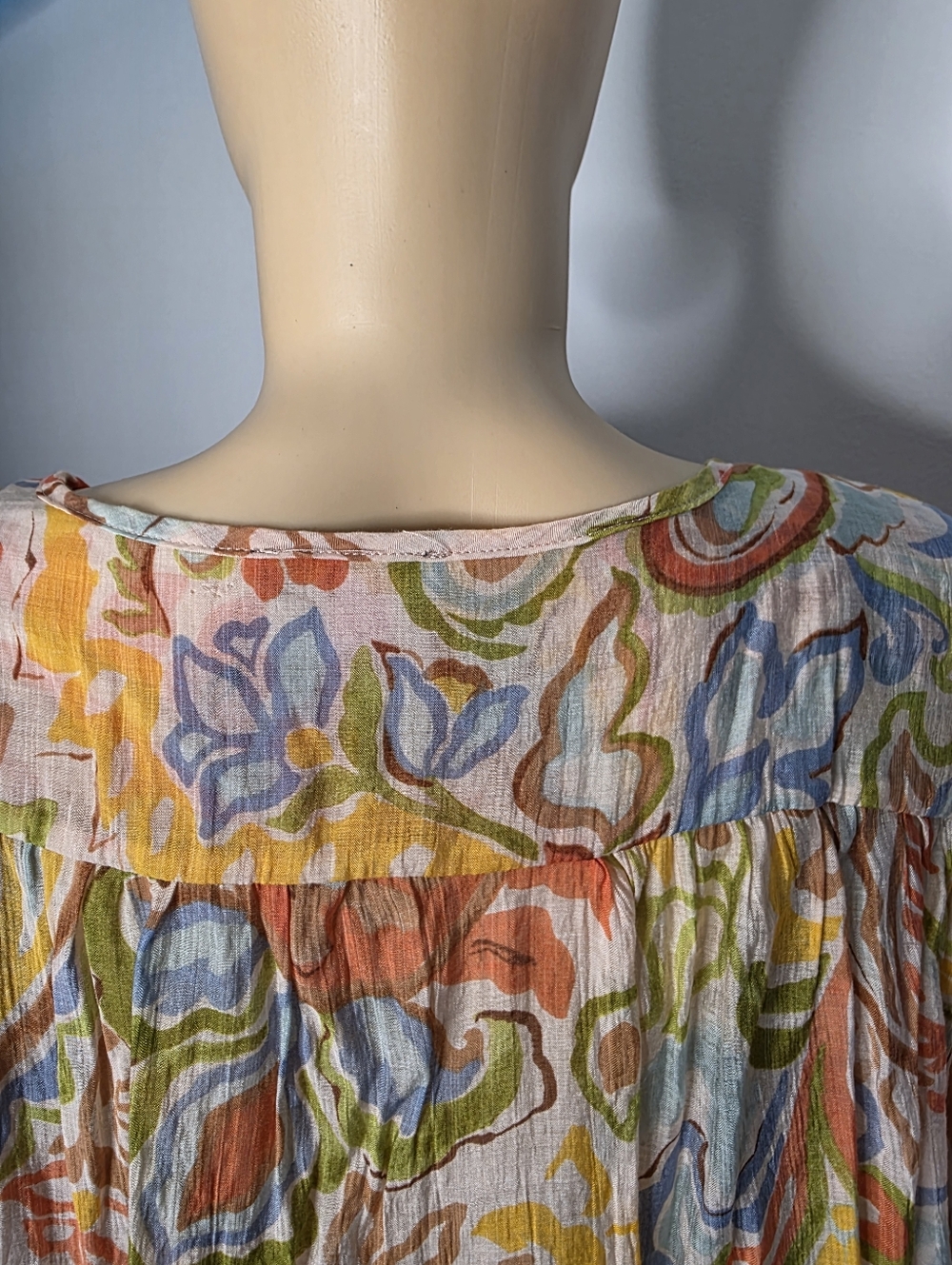 Vince Camuto Multicolor Floral Scoop-Neck Button Front Tunic Size US/XL - Picture 3 of 11